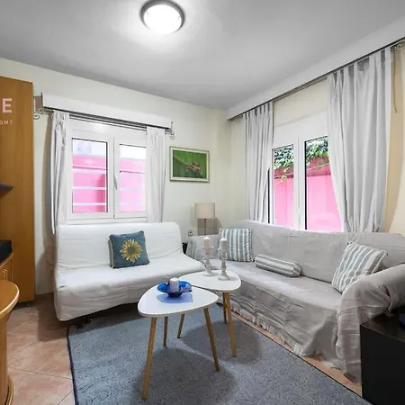 Backyard, Nilie Hospitality Mgmt Apartment Thessaloniki